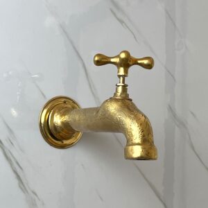 Fait main Robinet mural en laiton doré artisanal – Style oriental gravé | Pour salle de bain, cuisine ou jardin | 16 cm