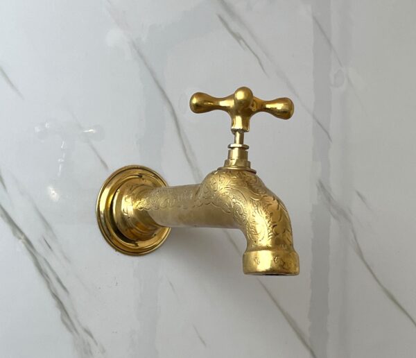 Fait main Robinet mural en laiton doré artisanal – Style oriental gravé | Pour salle de bain, cuisine ou jardin | 16 cm
