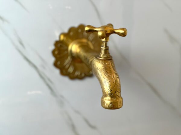 Fait main Robinet mural en laiton doré artisanal – Style oriental gravé | Pour salle de bain, cuisine ou jardin | 16 cm – Image 8