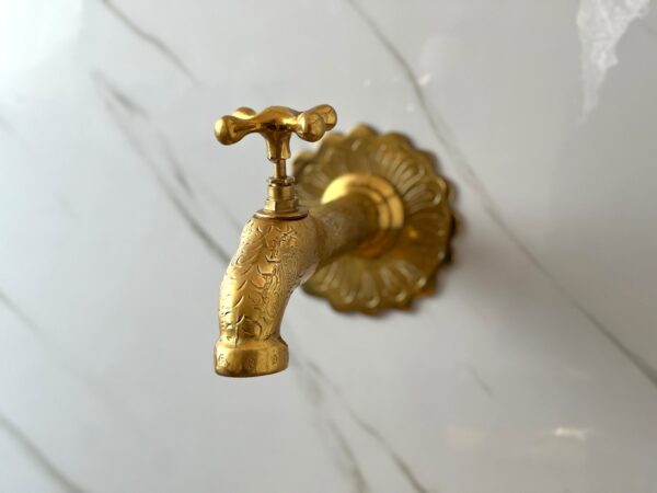 Fait main Robinet mural en laiton doré artisanal – Style oriental gravé | Pour salle de bain, cuisine ou jardin | 16 cm – Image 7